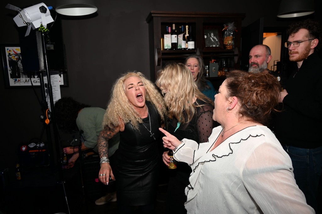 ../Images/10 jaar Ro's Barbershop 120.jpg